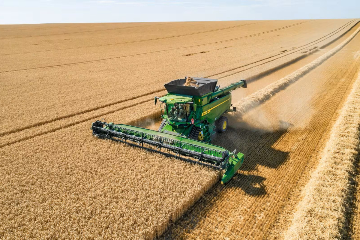 Nowe kombajny wytrząsaczowe John Deere