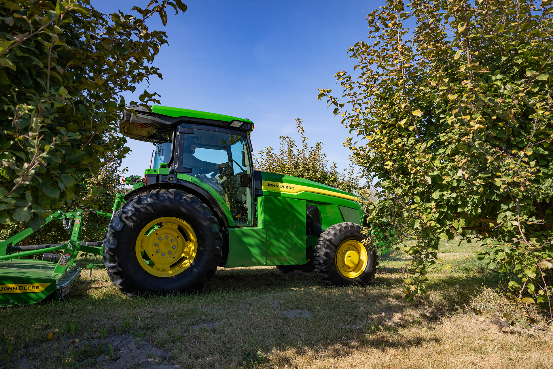 Niskoemisyjne i bezemisyjne technologie dla rolnictwa od John Deere